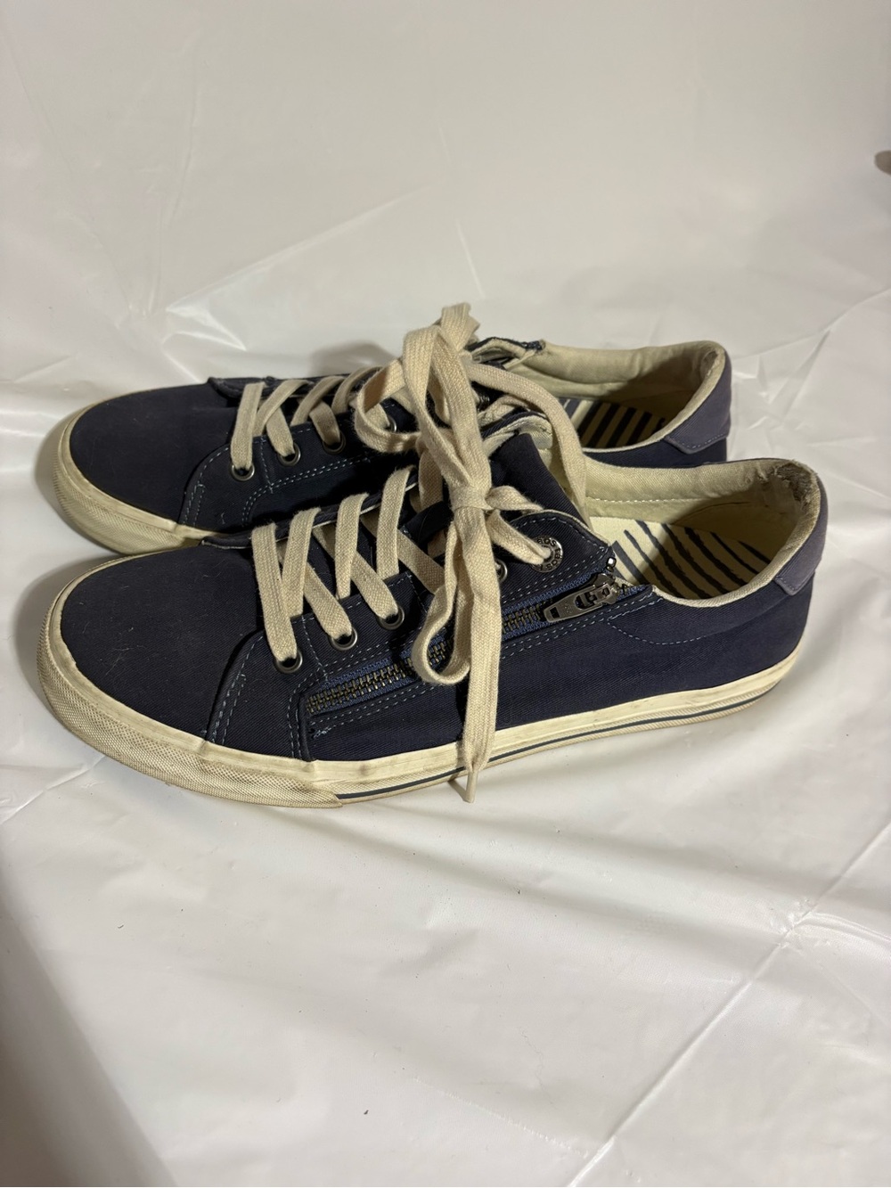 Taos Footwear Women's Navy Sneakers with Cream Accents